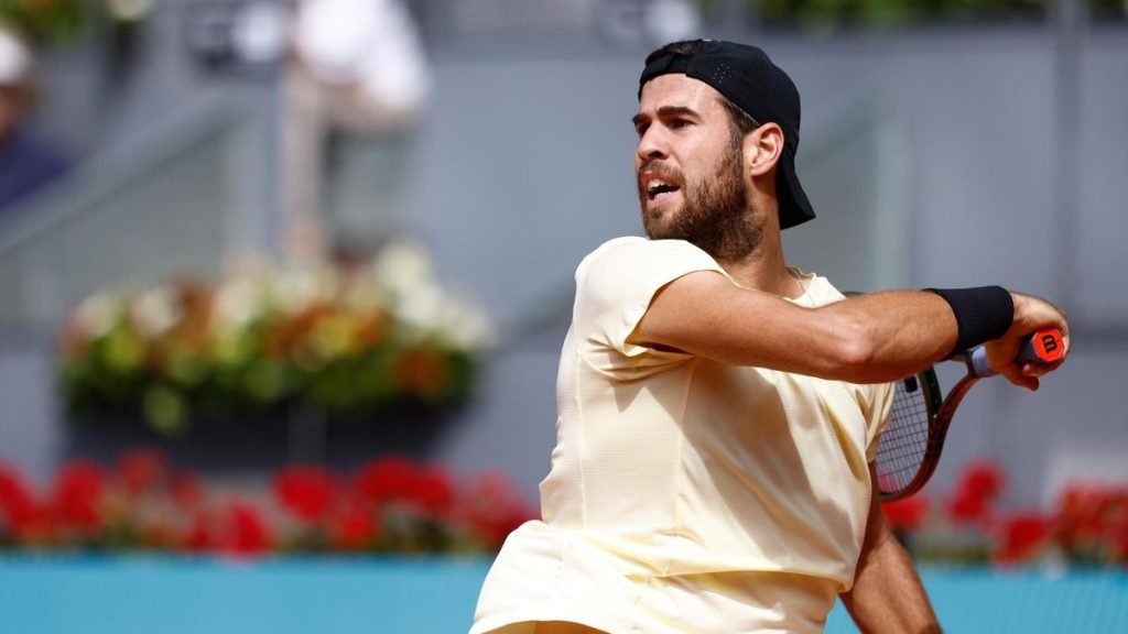 Khachanov hace perder la calma a Rublev y espera rival del Alcaraz-Zverev