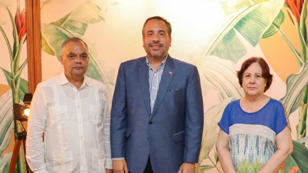 Institutos Nacionales de Educación Física de RD y de Cuba firman acuerdo para fortalecer capacitación de maestros de deporte escolar