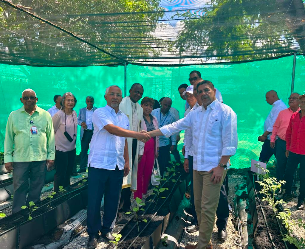 Ministerios de agricultura y educación lanzan Programa de Huertos Escolares, «Cultivando un futuro Saludable».