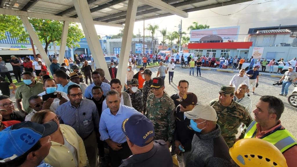 Ministro de la presidencia Joel Santos y director del 9-1-1 Randolfo Rijo se trasladan a asistir en explosión ocurrida en San Cristóbal