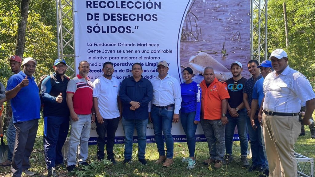 Fundación Orlando Martínez y proyecto Gente Joven unen esfuerzos en jornada de recolección de desechos sólidos en Bonao.