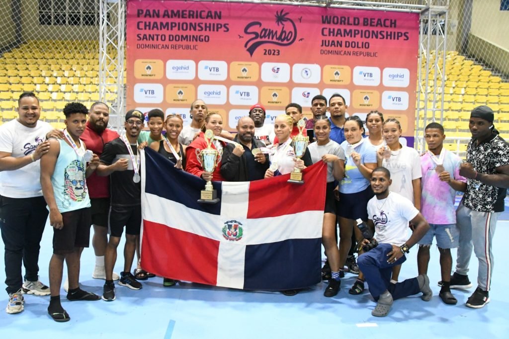Equipo femenino obtiene primer lugar en Panamericano de Sambo
