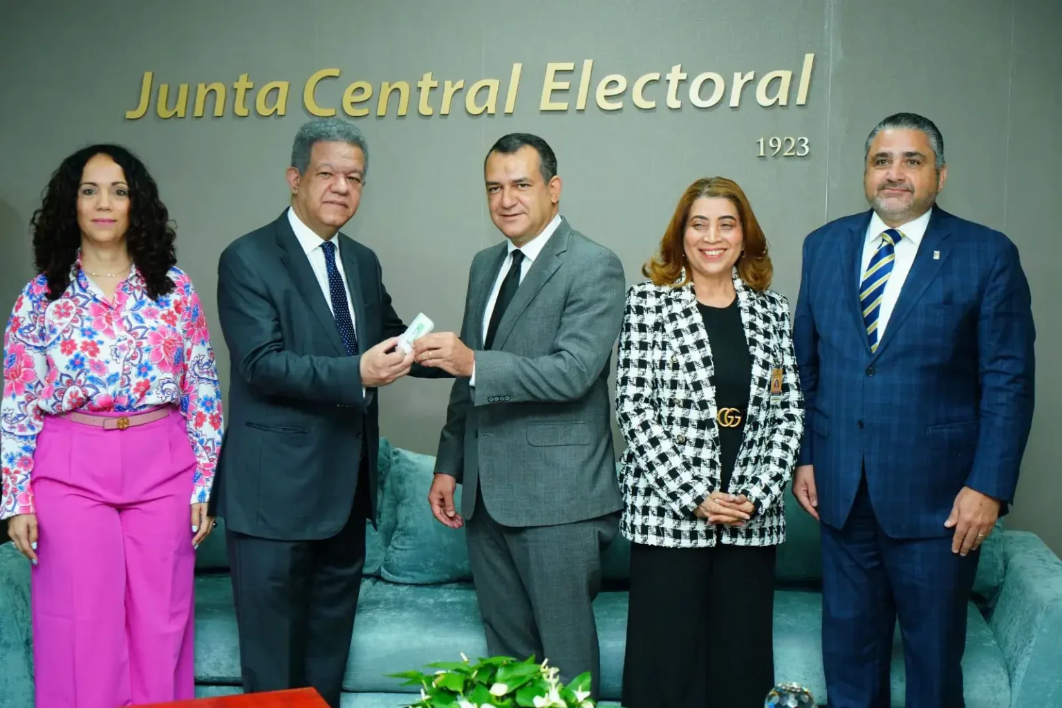 Leonel: «quisiera suponer sobreexposición del Presidente en tema haitiano no es con fines electorales”