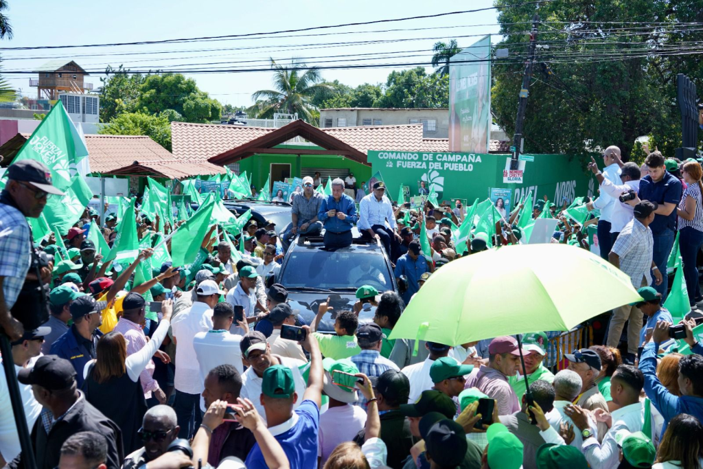 En caravana desde Barahona a San Cristóbal, Leonel llama a dominicanos a que «Volvamos pa’ Lante»