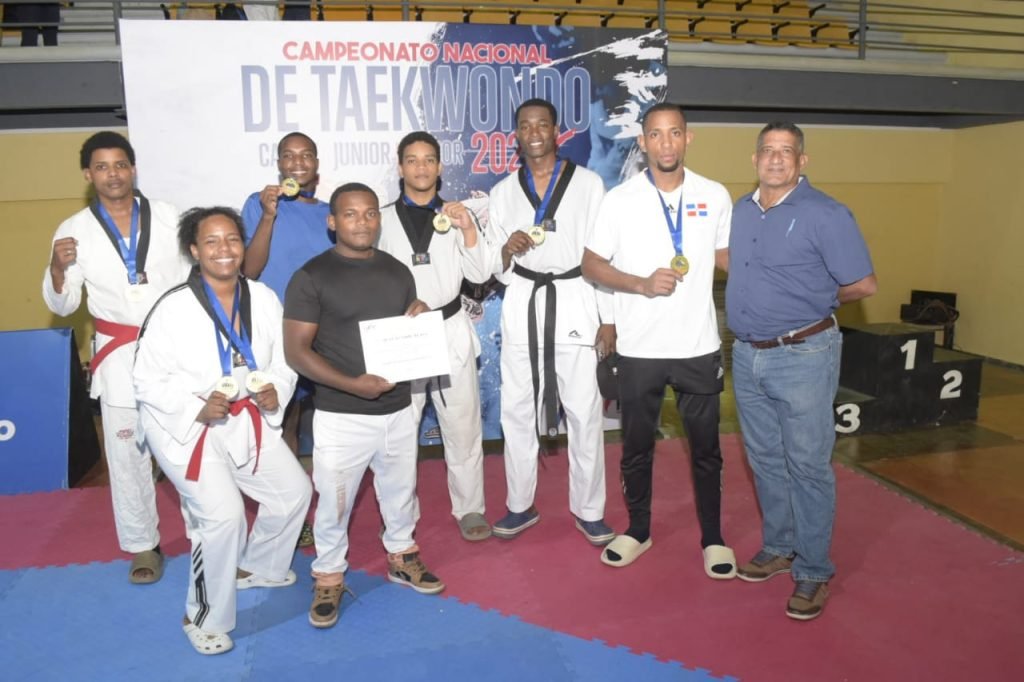 Monte Plata y Santiago dominan en Superior ambas ramas en taekwondo