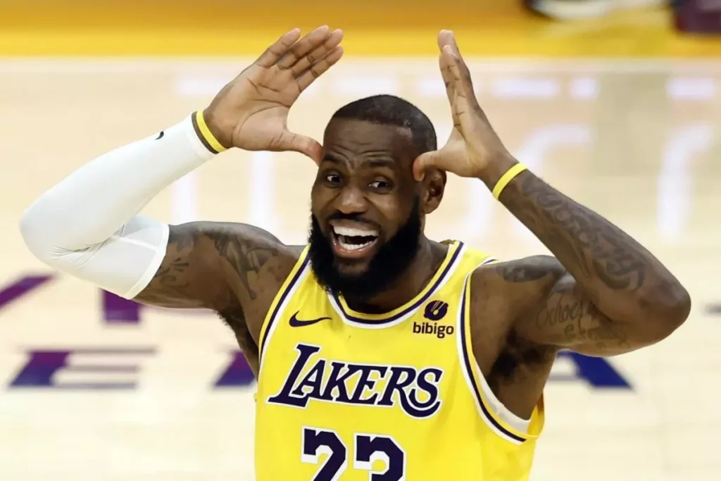 LeBron James celebra su 39 cumpleaños en plena vigencia