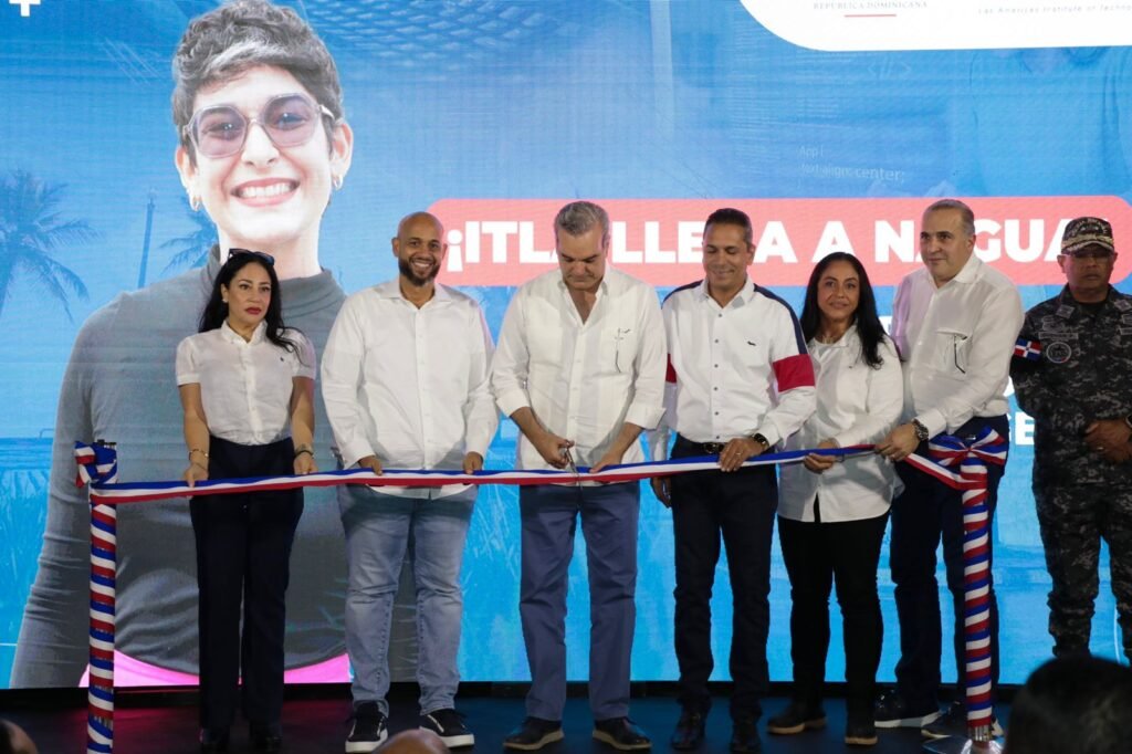 Abinader inaugura nuevas instalaciones ITLA, parque central y campo de béisbol en Nagua