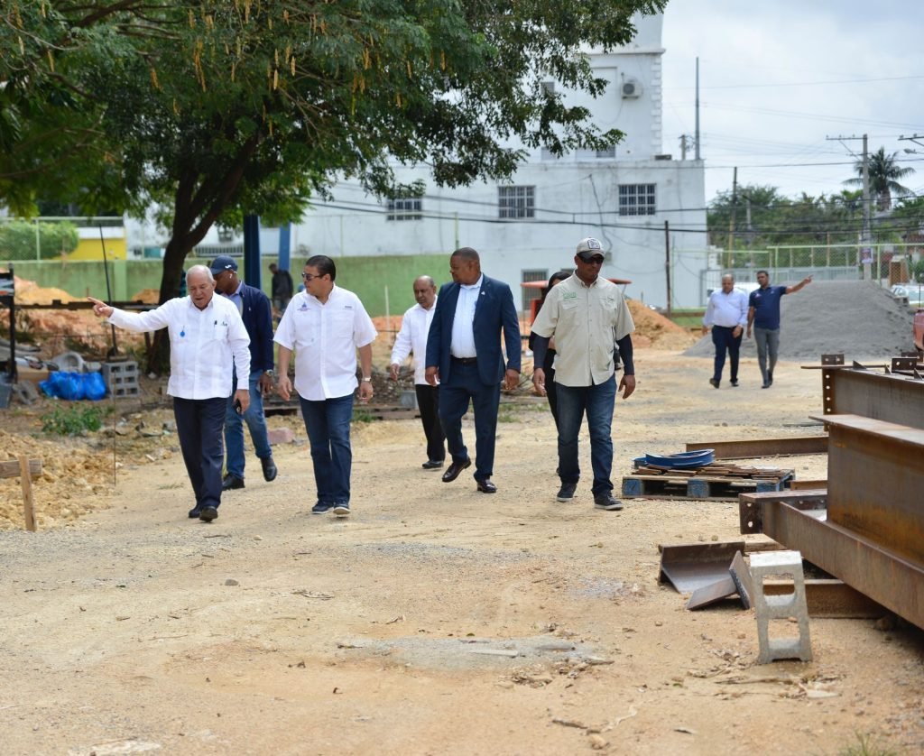 Avanzan trabajos para polideportivo y casa club del ensanche Ozama