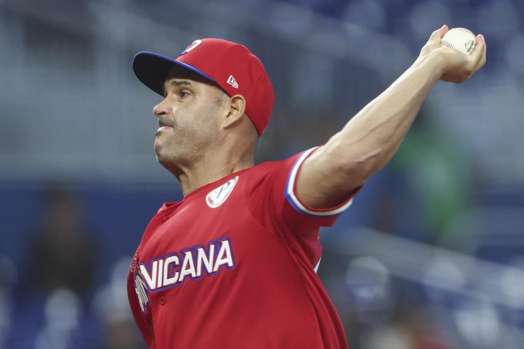 Raúl Valdés se crece y guía a República Dominicana sobre Curazao