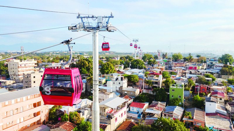 Decenas de personas comienzan a utilizar Teleférico de Santiago