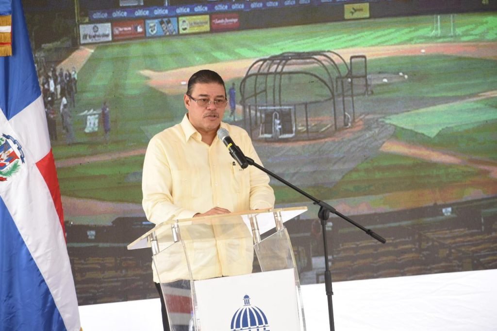 Gobierno entrega remozados campo de fútbol y polideportivo en San Cristóbal Vicepresidenta y ministro de Deportes encabezan acto