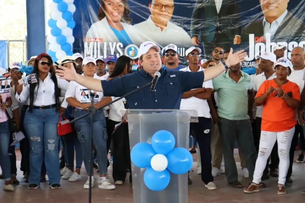 José Paliza juramenta comando de campaña en Elías Piña