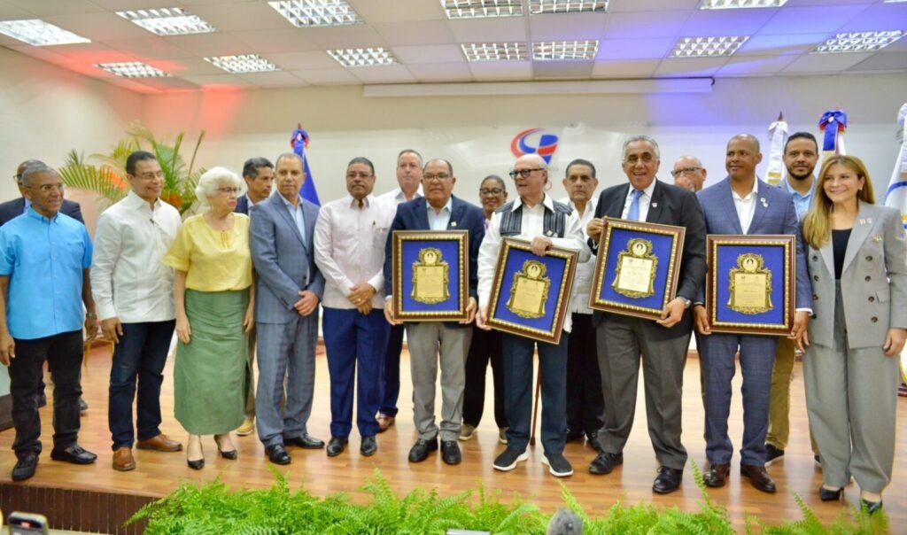 Jefatura de Misión de París, Miderec y el COD reconocen a cuatro figuras