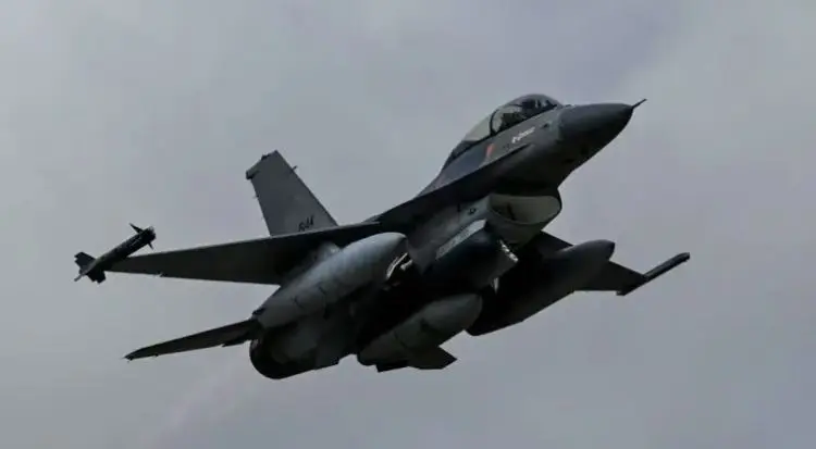 Un avión de combate F-16 estadounidense se estrella en Ucrania, según medios de EE.UU.