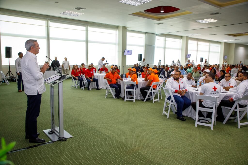 Presidente Abinader asegura seguirá escuchando a todos los sectores para solución problemas de la gente