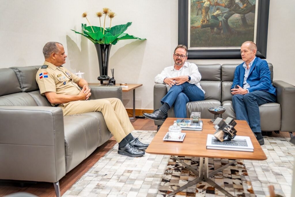 Ministerio de Defensa destaca importancia de reunión con representante especial de la ONU para Haití