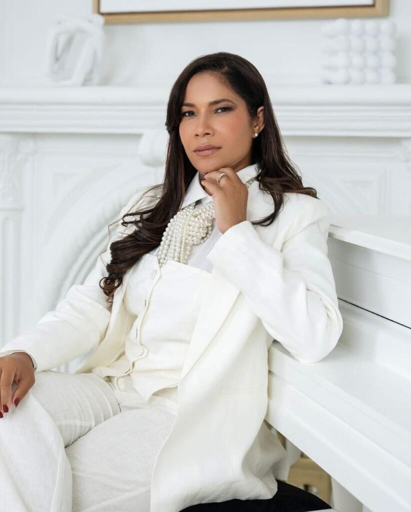 Revista Forbes México reconoce trabajo social de azuana radicada en EE.UU.