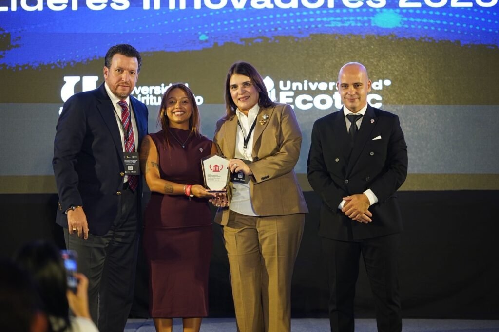 Innovatec entrega el Premio “Ranking Educativo Innovatec 2025 — Excelencia Educativa e Innovadora” a la Universidad del Caribe en RD