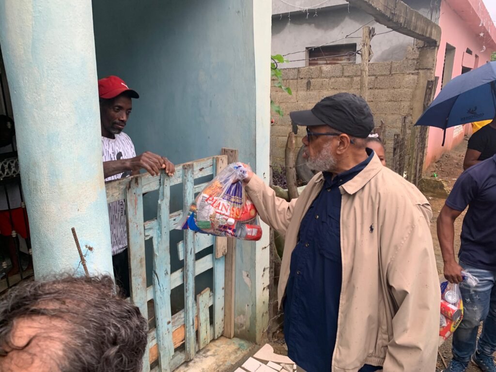 Desarrollo de la Comunidad lleva ayuda a zonas afectadas por Melissa