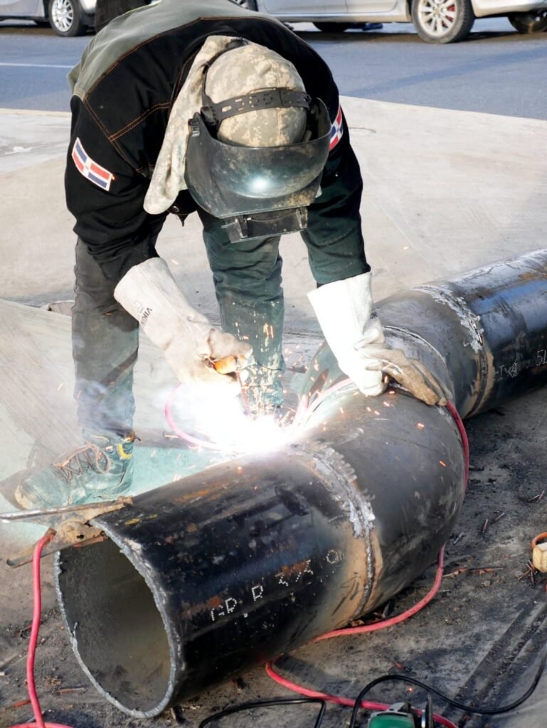 CAASD soluciona avería en línea de agua potable bajo elevado Churchill con Kennedy, DN