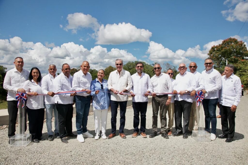 Presidente Abinader inaugura la construcción del muro de gaviones y adecuación del Río Yuna en comunidad Ceiba de los Pájaros para garantizar seguridad de los lugareños