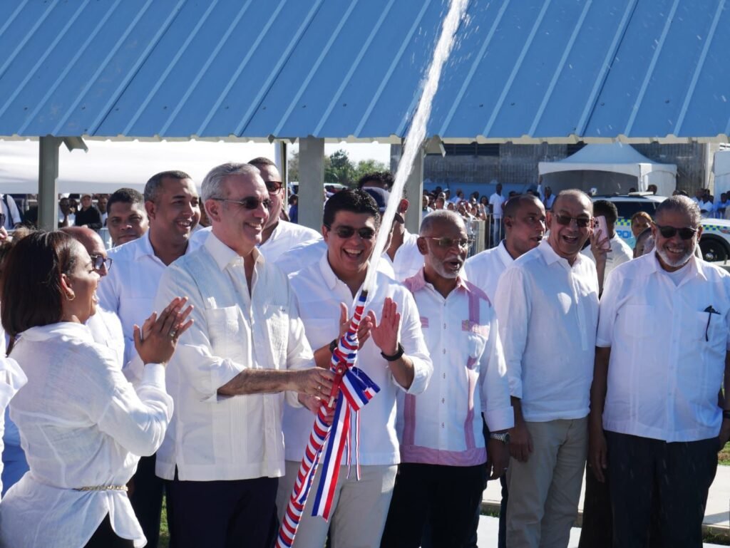 Presidente Abinader y Fellito Suberví ponen en servicio Acueducto por bombeo más grande del país; producirá más de 136 millones de galones diarios