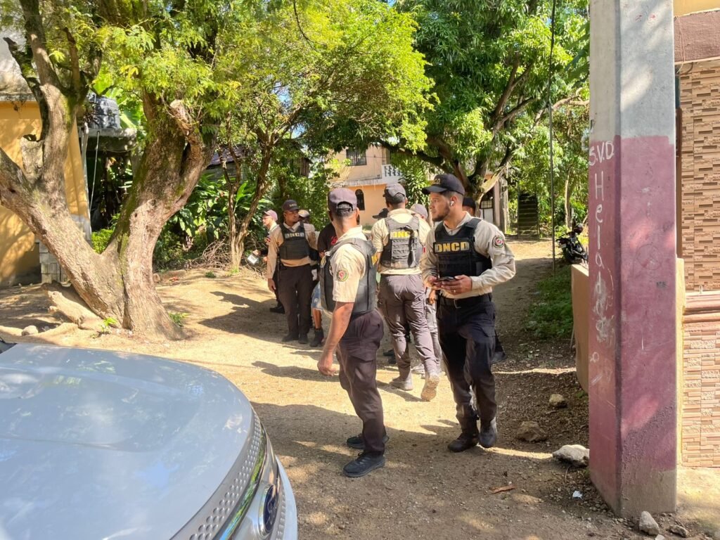 DNCD y MP atrapan a “tres patitas”, “Chongo”y “Buchito” con cientos de gramos de cocaína, marihuana y crack