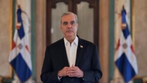 Presidente Abinader afirma que el país está preparado para enfrentar el impacto de la crisis internacional del petróleo y que el Gobierno se mantendrá vigilante ante el alza de precios para proteger a las familias dominicanas