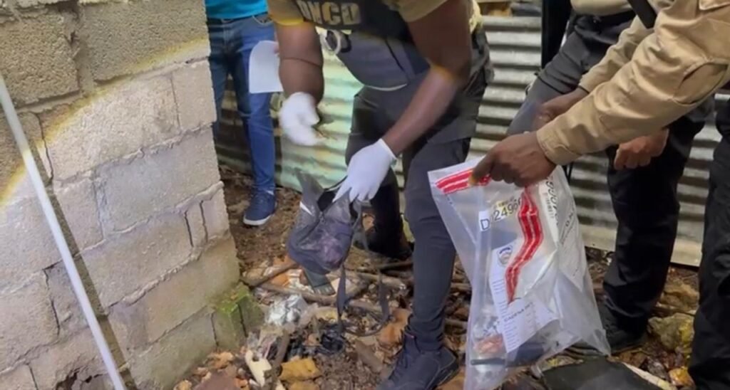 Capturados “cacòn” y “el lindo” seńalados como cabecillas de redes de microtrafico en Boca Chica