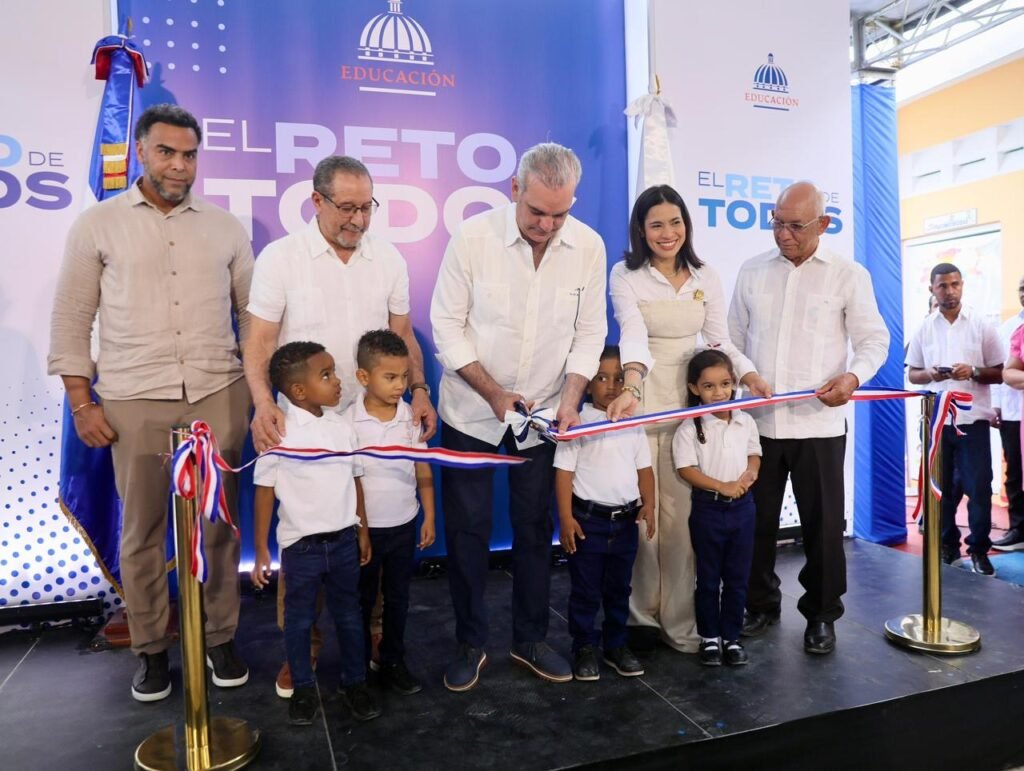 Presidente Abinader inaugura centro educativo inicial reconvertido para 175 niños y honra legado de Nelsy Cruz, en Montecristi
