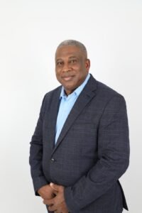 Bienvenido Santana confía en la sensatez del PRM pese a críticas al proceso interno