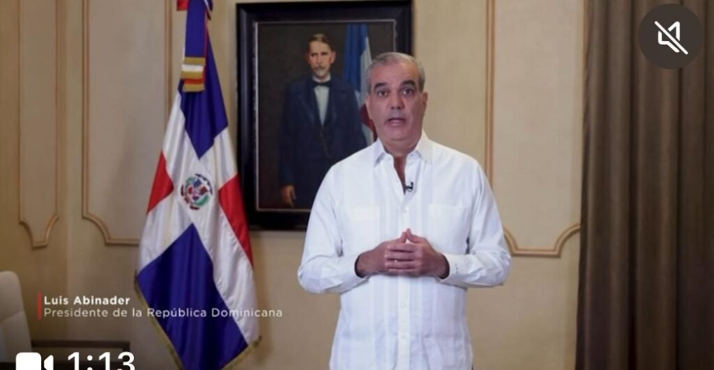 Presidente Luís Abinader dispone que personas mayores de 65 ańos puedan renovar licencias de conducir por un periodo de vencimiento mayor a los dos ańos