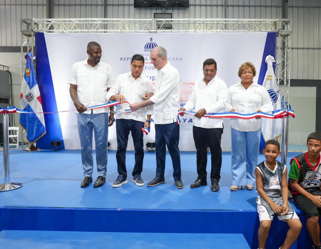 Presidente Abinader entrega remozado el Club Deportivo Dante Lemoniel; ministro Kelvin Cruz asegura que su gestión marcará un antes y un después en el deporte