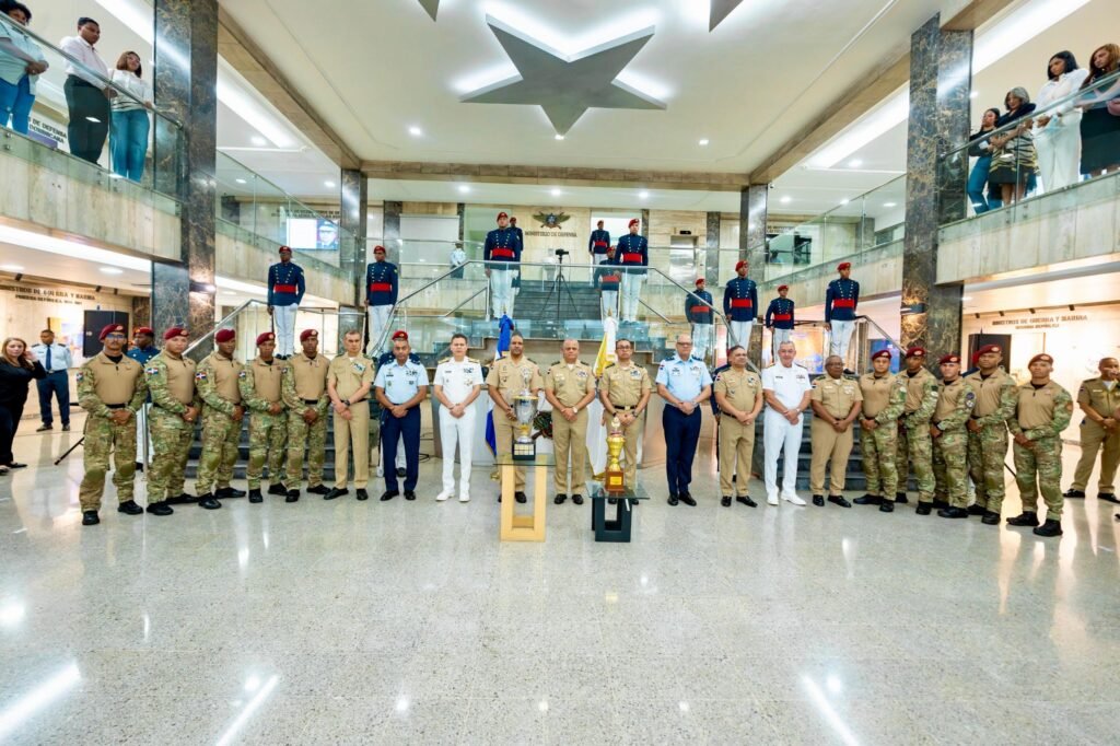 MIDE recibe y condecora a campeones de Fuerza Comando Paraguay 2026 tras histórico primer lugar