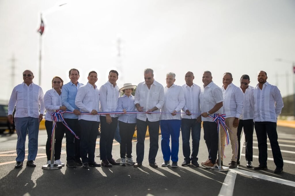 Presidente Abinader inaugura en Matanzas nuevo puente sobre el río Galeón y asfaltado de calles para fortalecer la conectividad vial y la productividad de Peravia