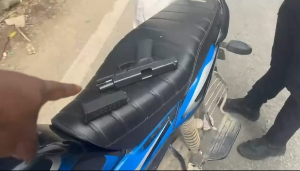 DNCD incauta cientos de gramos de presunta cocaína y una pistola durante operativo en el Factor de Nagua