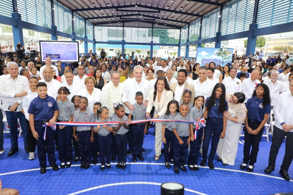 Durante inauguración de Complejo Educativo y Deportivo Pedro Martínez, el ex lanzador de Grandes Ligas destacó que tras tocar las puertas de varias gestiones de gobierno, el presidente Luis Abinader fue el único que apoyó el proyecto desde el inicio