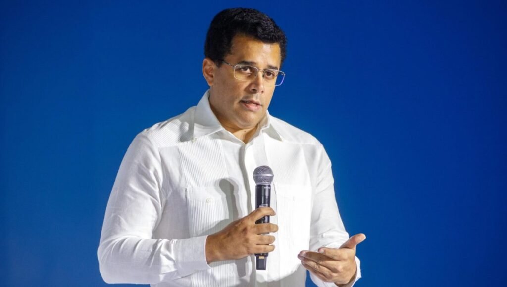 David Collado arremete contra turistas que abusan de niños en RD: “Que se vayan al carajo”