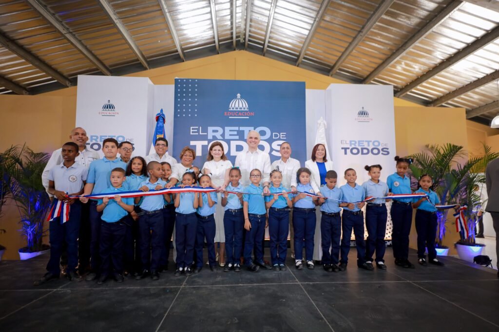 Raquel Peña entrega 836 apartamentos e inaugura escuela para 945 estudiantes en Santo Domingo Este